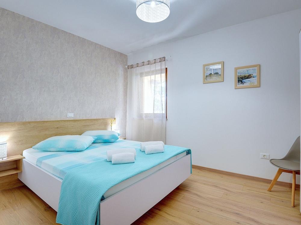 Spacious Home With Private Terrace & Garden