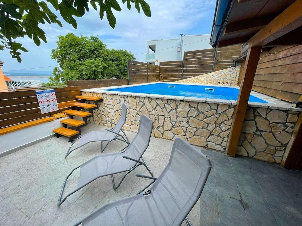 Studio Apartment With Swimming Pool & Sea View