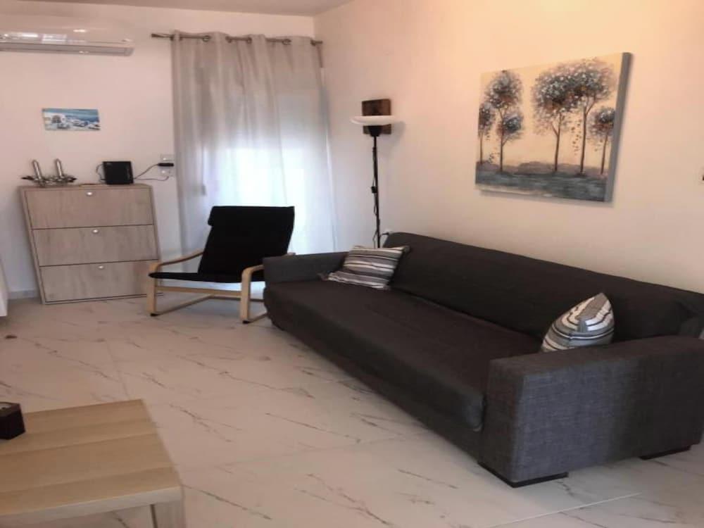 Cozy Apartment With Two Bedrooms With A Sea View