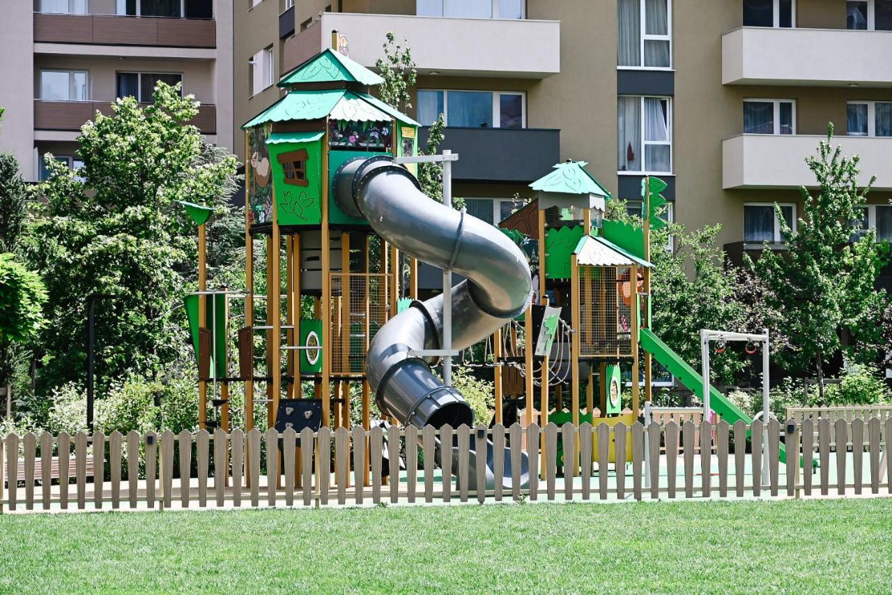Urban Plaza Aparthotel