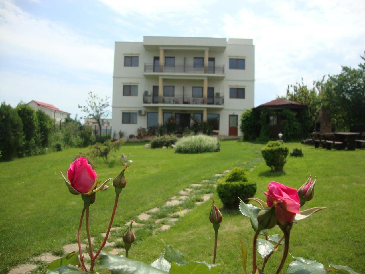 Casa Lacul Sarat