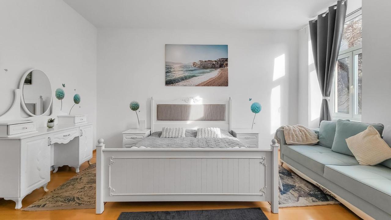 Three-bedroom Delight, King-size Beds