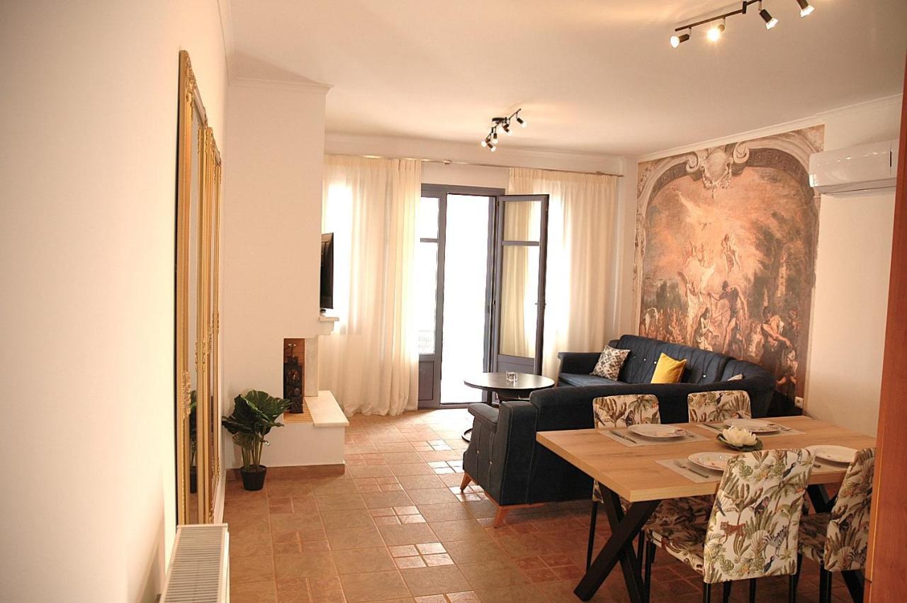 A L'aise Studios