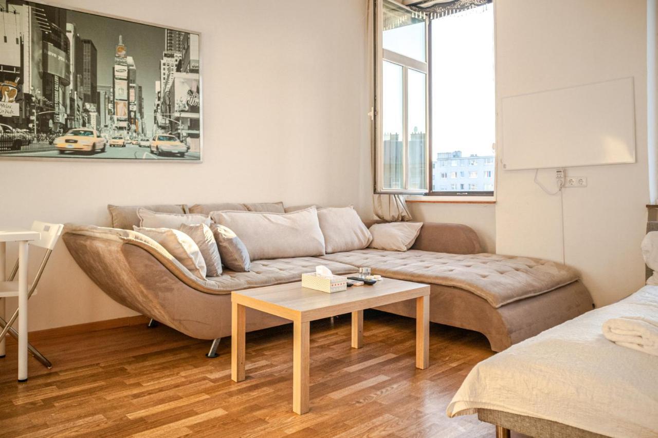 Joyful Shared Apt. @ Millenium Tower & Danube River