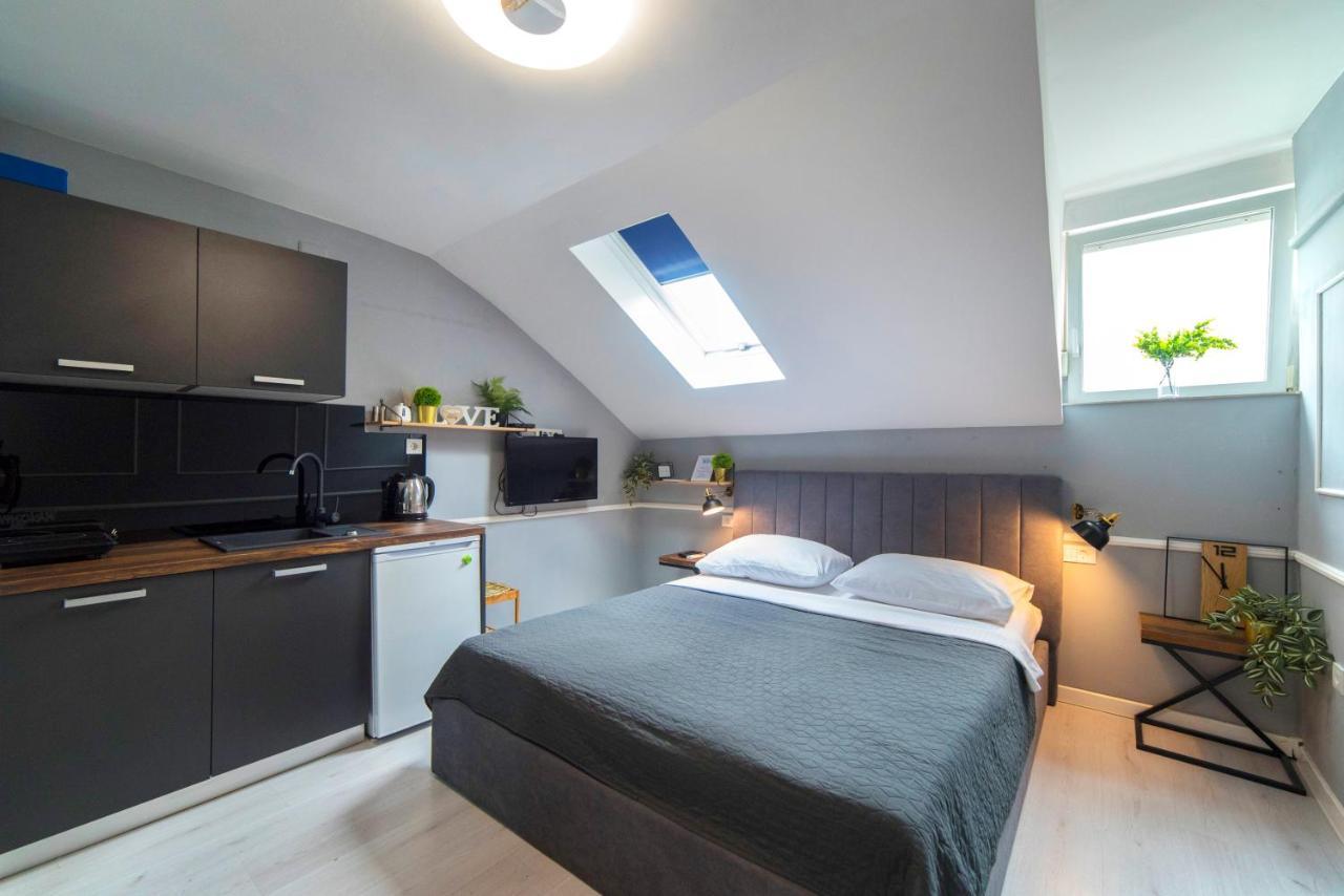 Manuela Studio Apartments, 4th Floor, No Elevator