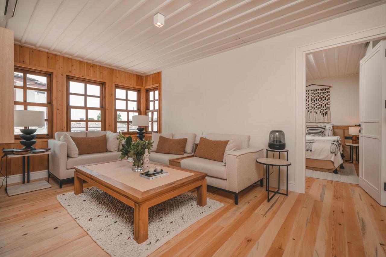 6 Rooms by Azumare