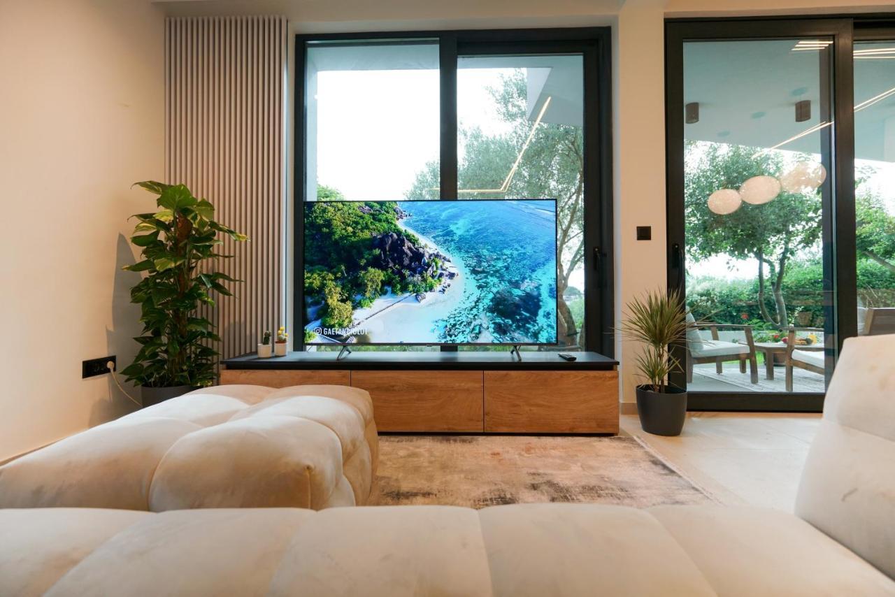 Luxury Apartments Vista