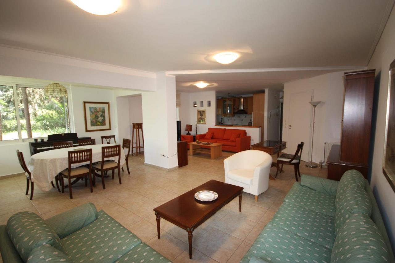 2 Bdr Park View Apt 130m2 & Private Patio
