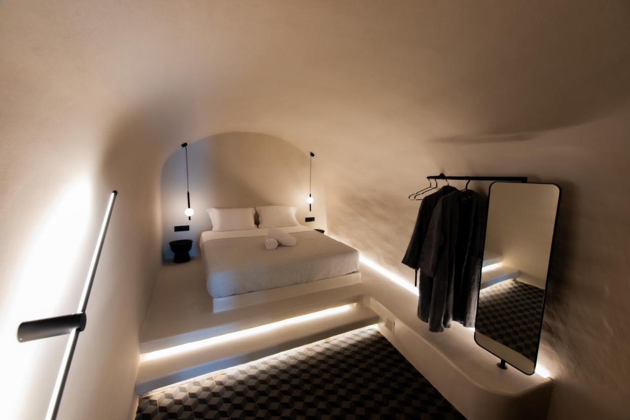 Noir Cave Villa With Private Jacuzzi & Sunset Terrace