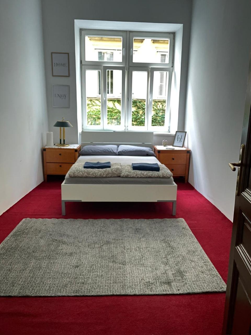 City Apartment & Rooms