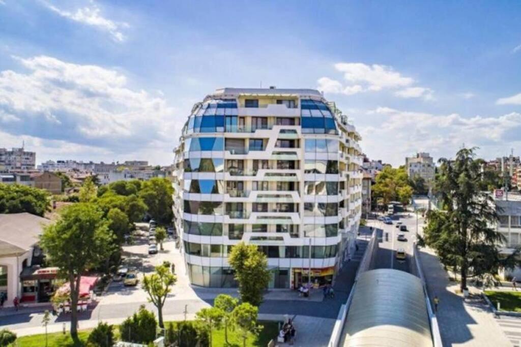 *hot* Main Square Brand New Luxury Apartment