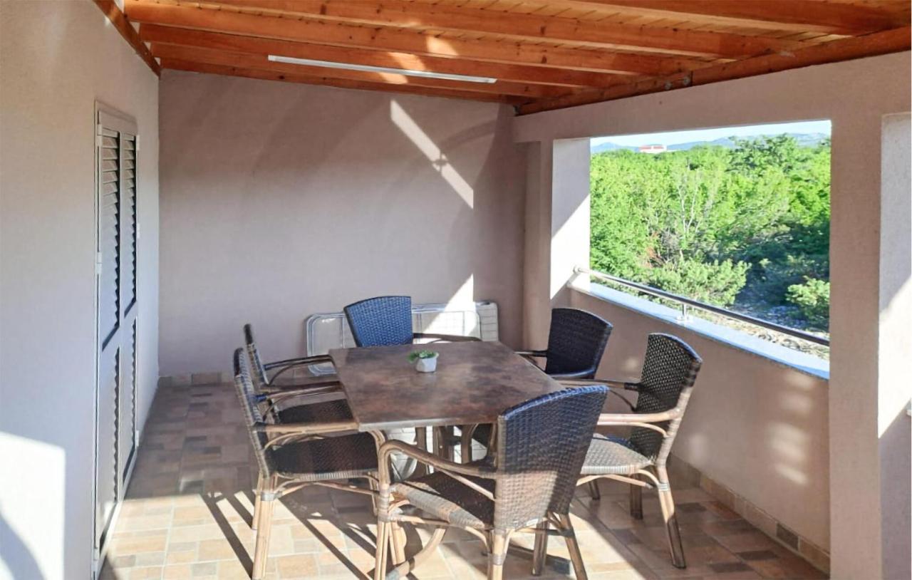 3 Bedroom Nice Apartment In Radasinovci