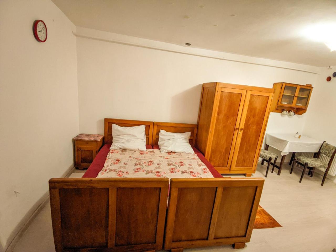 Moss's Economy Condo