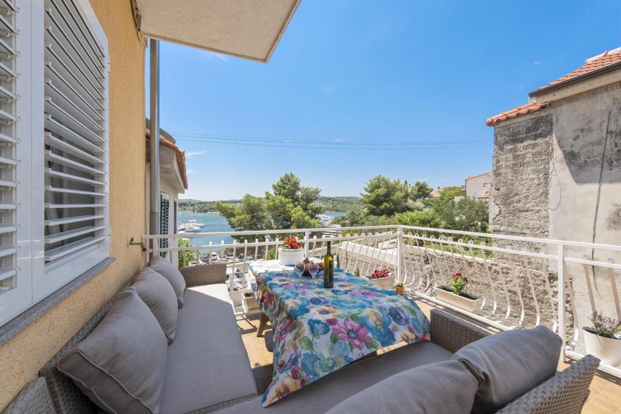 Apartments Tara, Sibenik Mandalina