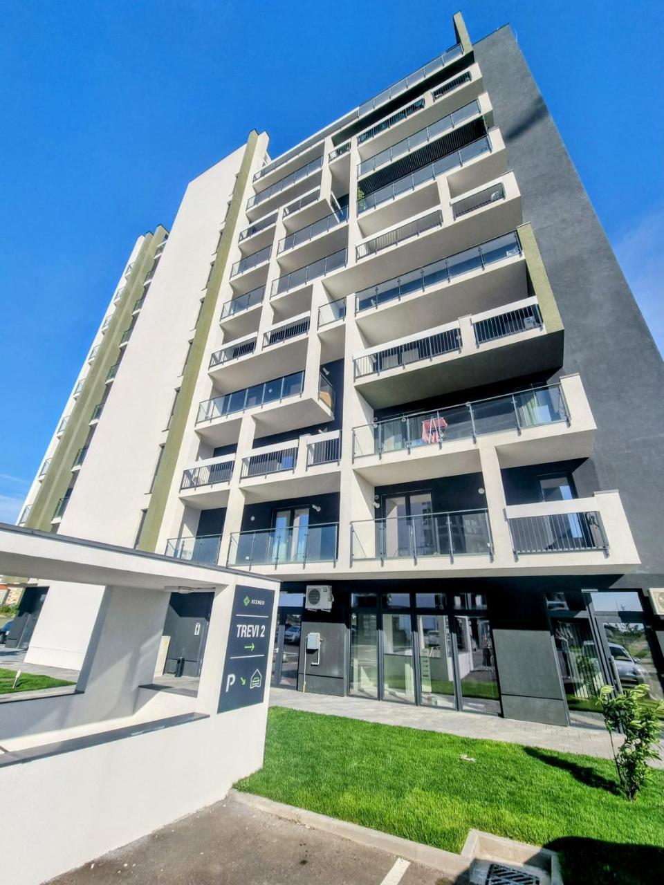 Ateneo Trevi 2 Rooms, Modern Apartment Deluxe, Big Terrace, Plus Free Parking