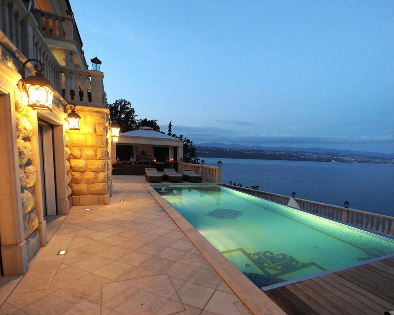 Villa Isabella Luxury With Style Right Next To The Beach, Private Pool & Sea View