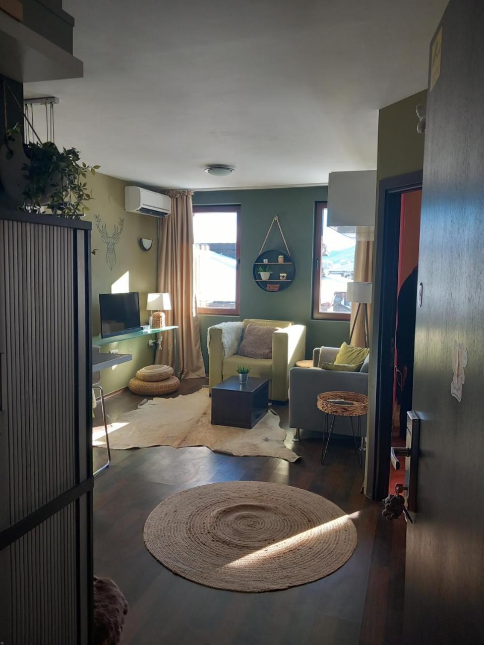 Top Top Location Green Apartment
