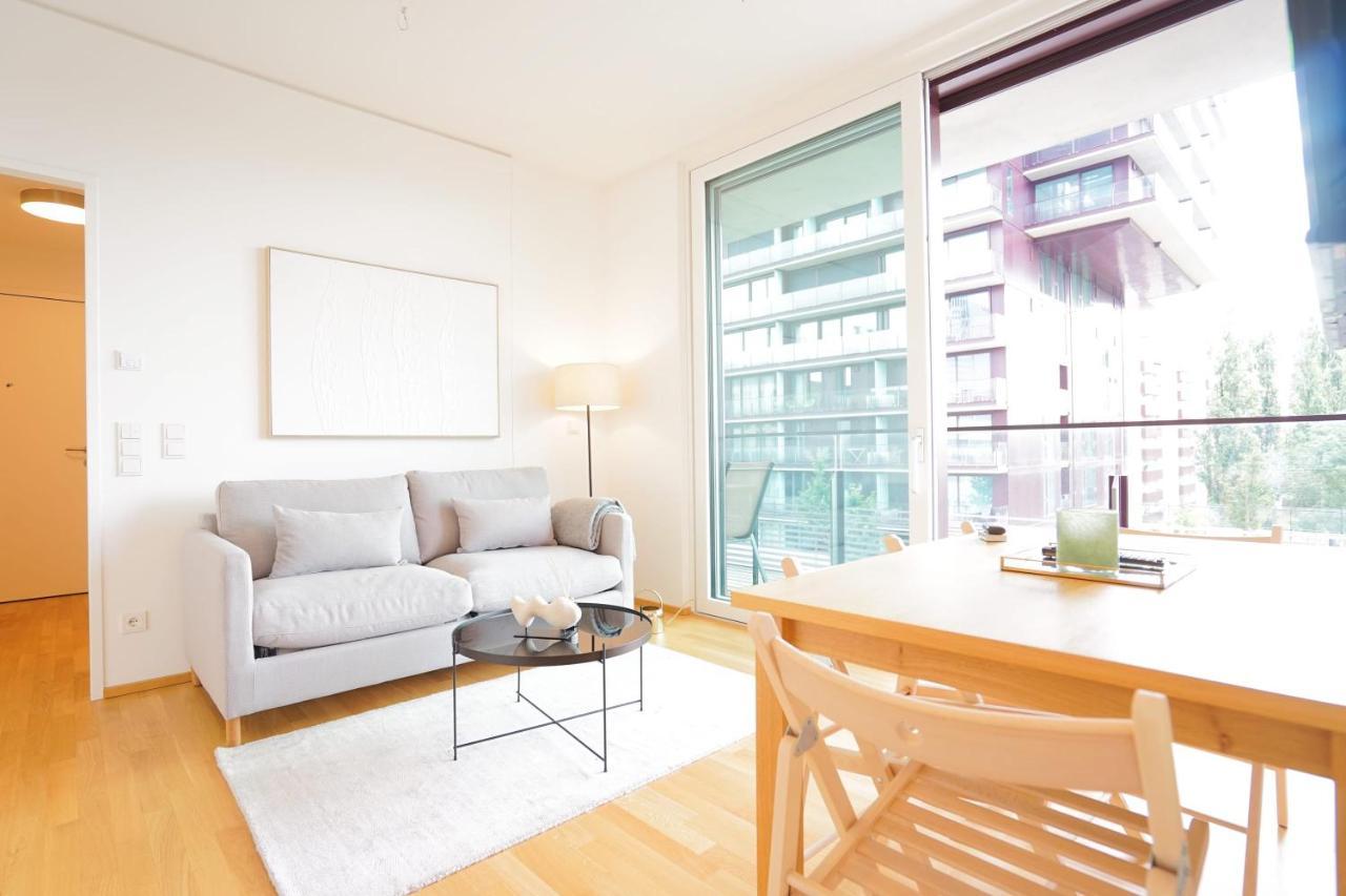 Suite In High-rise On The Danube