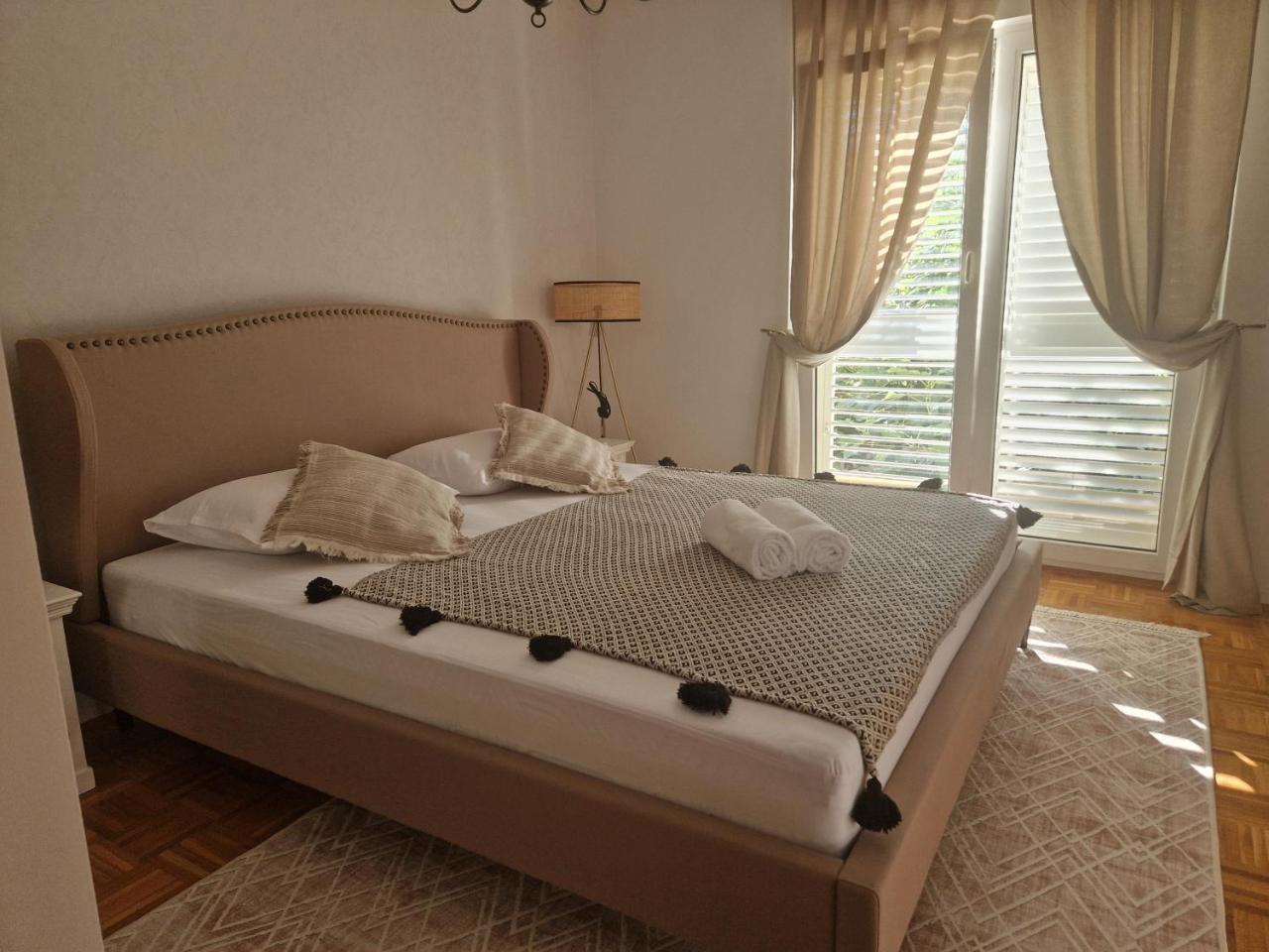 Della Apartments