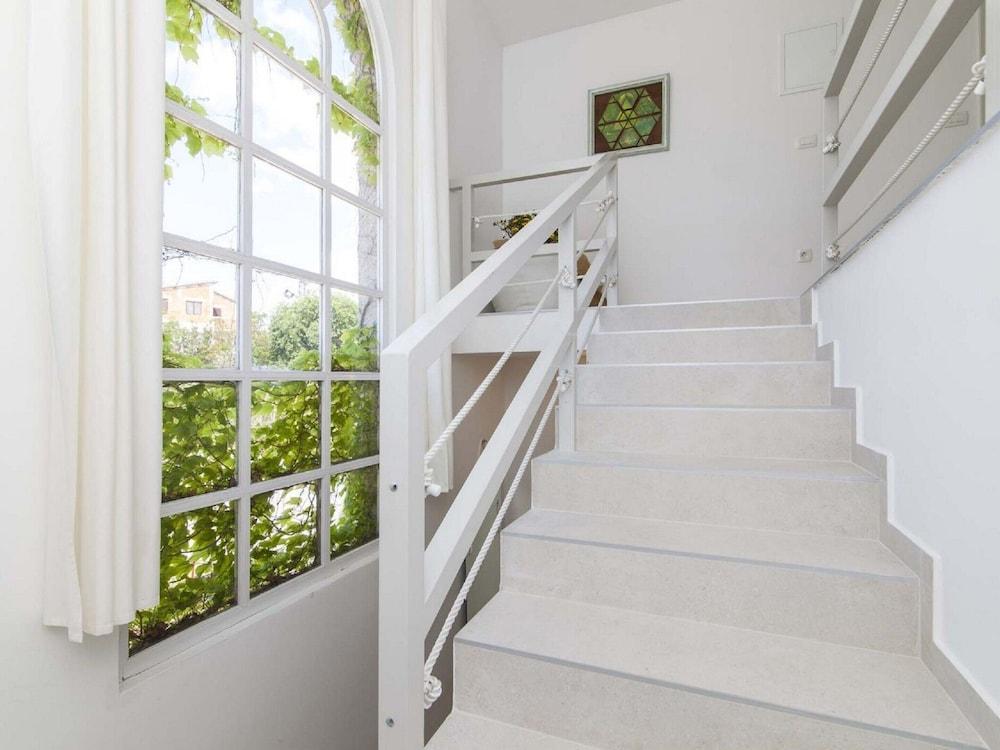 Deluxe Villa In Sibenik Near Lake
