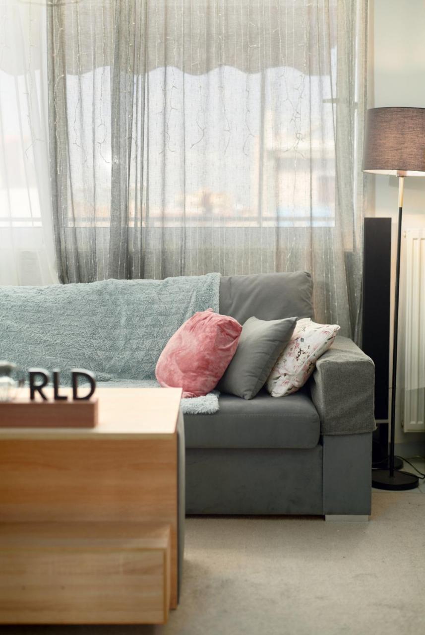 Sea-view Apt Argyroupoli, Athens