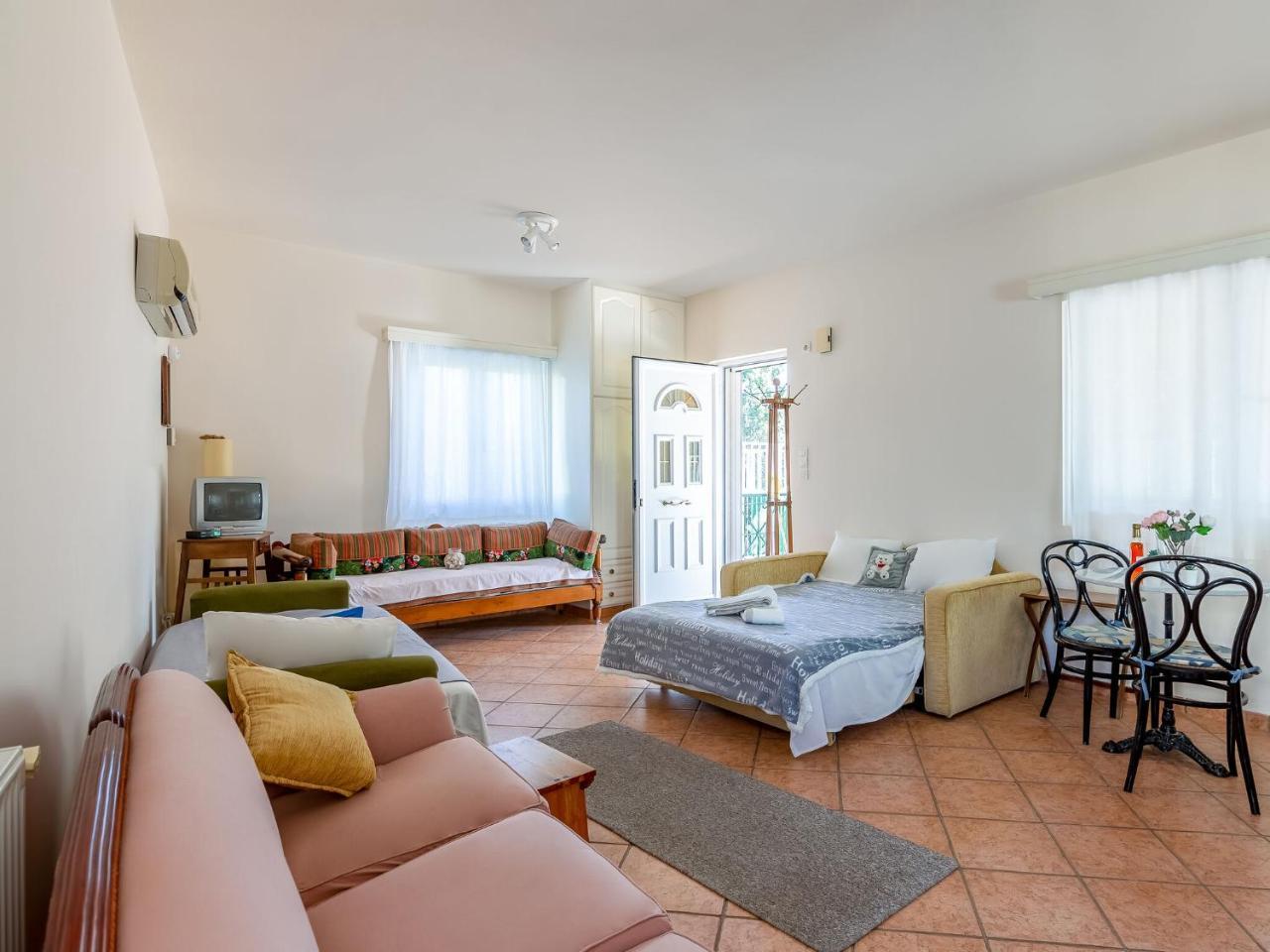 Alluring Cottage In Porto Rafti With Balcony