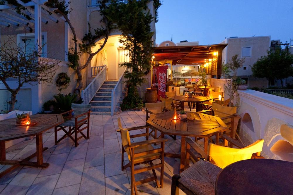Sellada Apartments Santorini