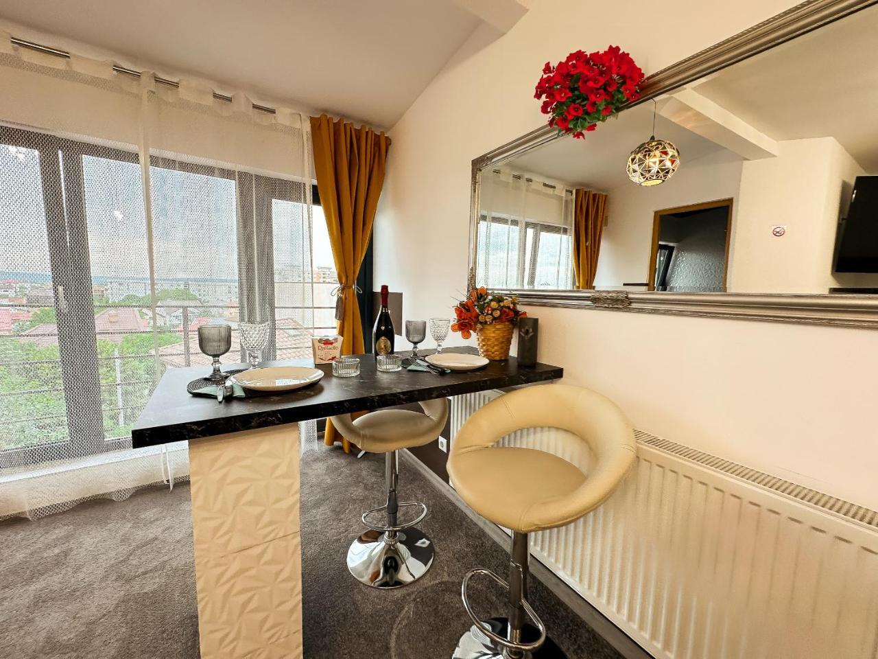 The Royal Studio With Balcony & Panoramic View