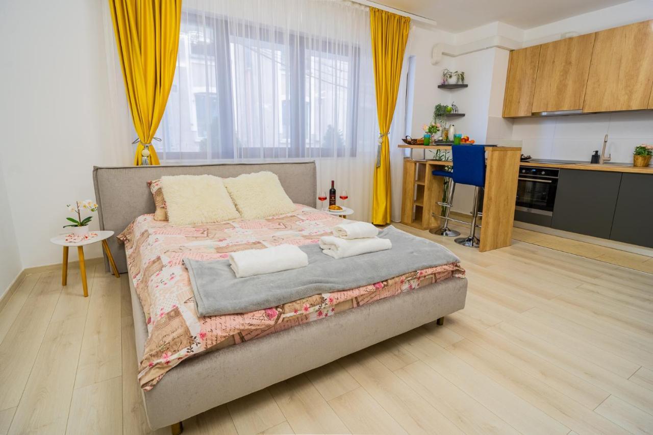 Queen Elizabeth, Ultracentral, Free Parking & Ac