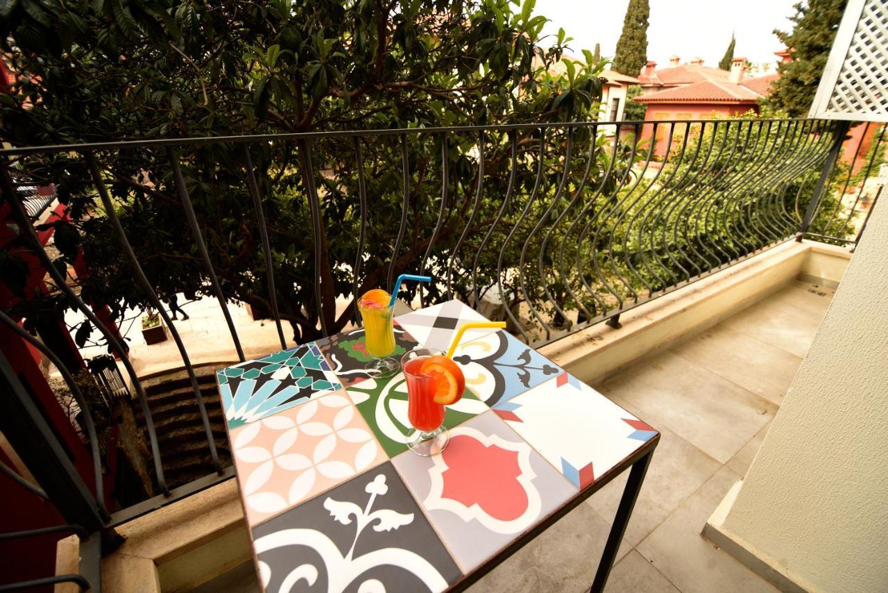 Spacious Flat With Balcony Near Hadrian's Gate