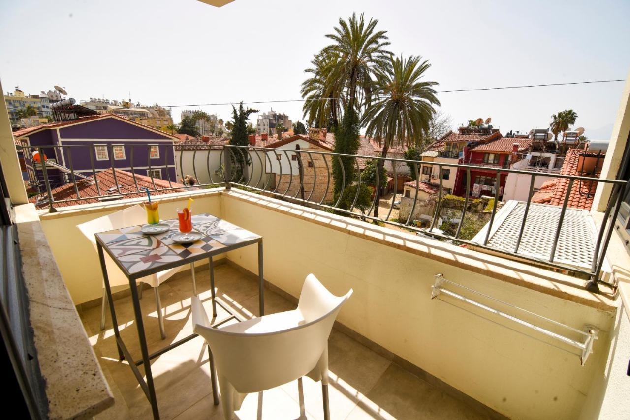 Superb Flat With Balcony Near Hadrian's Gate