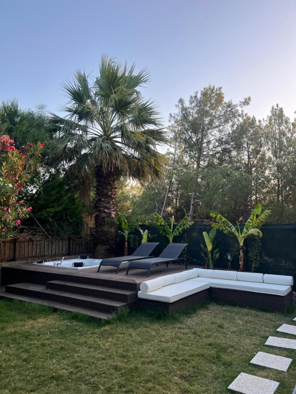 Oludeniz Luxury Villa With Jacuzzi, Common Pool