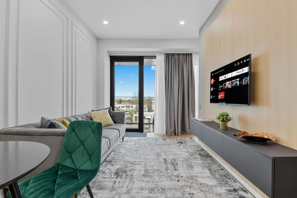 Lax Exquisite 1br,1bath City Skyline Views