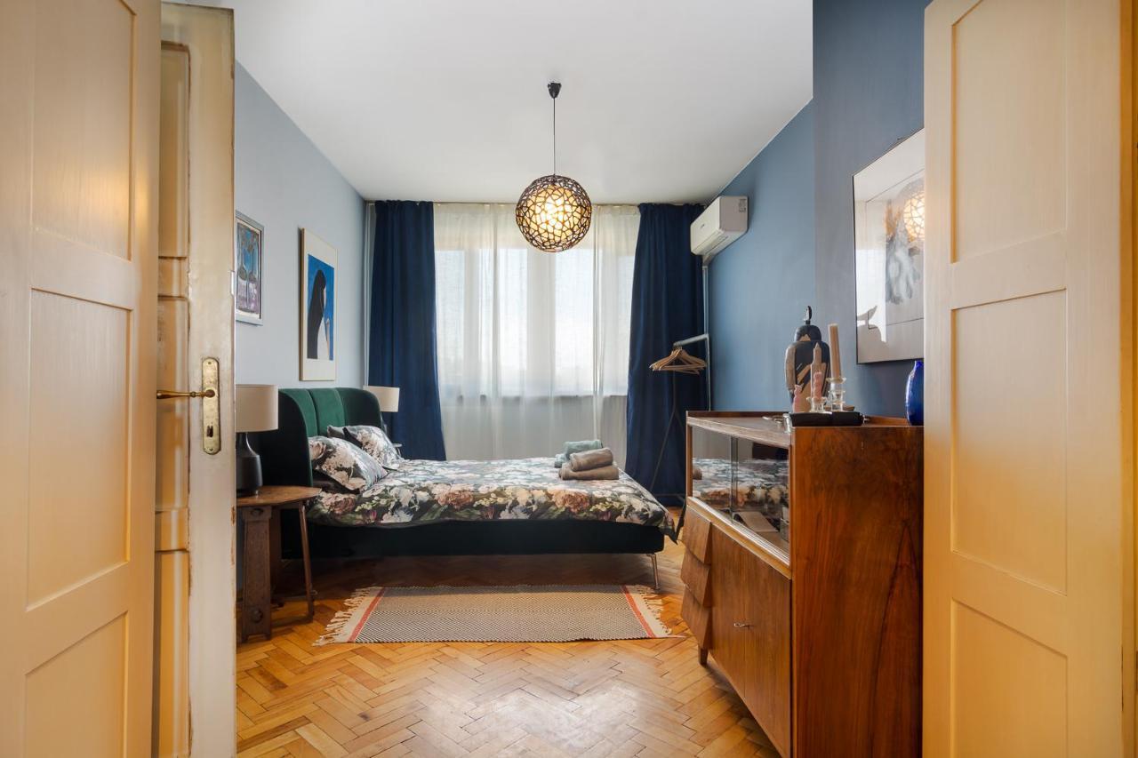 Art-ament, A Unique Central Flat