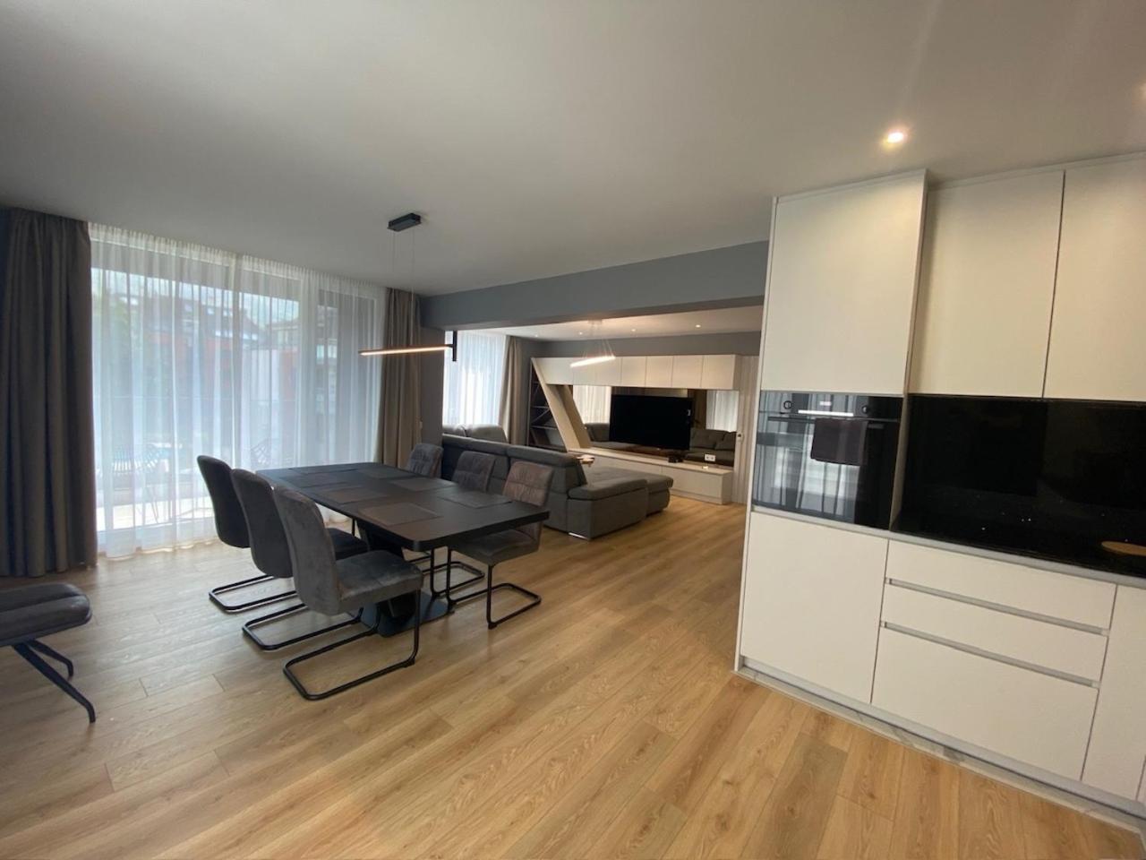 Gran Capital Mountain View, Free Parking