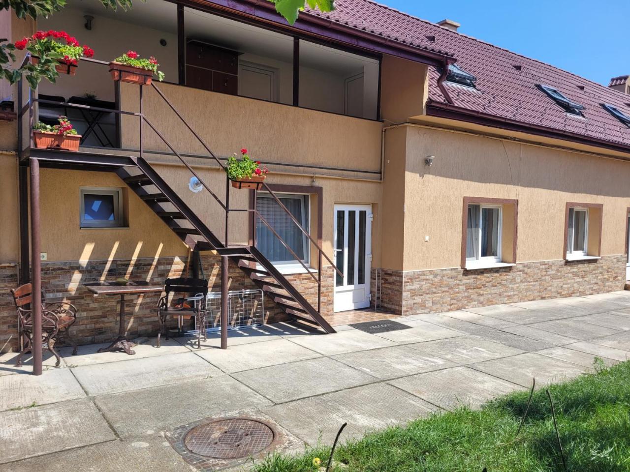 One-bedroom House