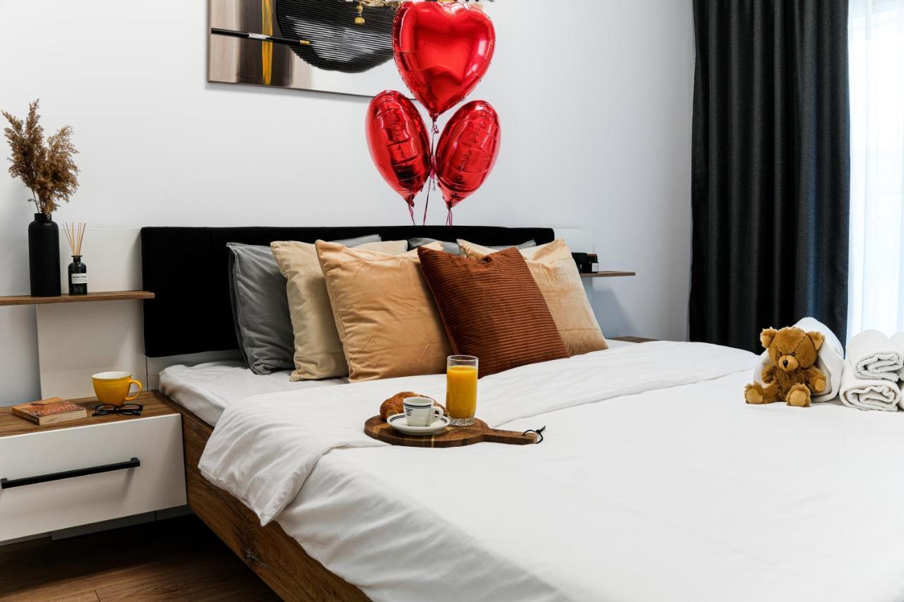 Sandra Park-view Apt With Balcony & Parking