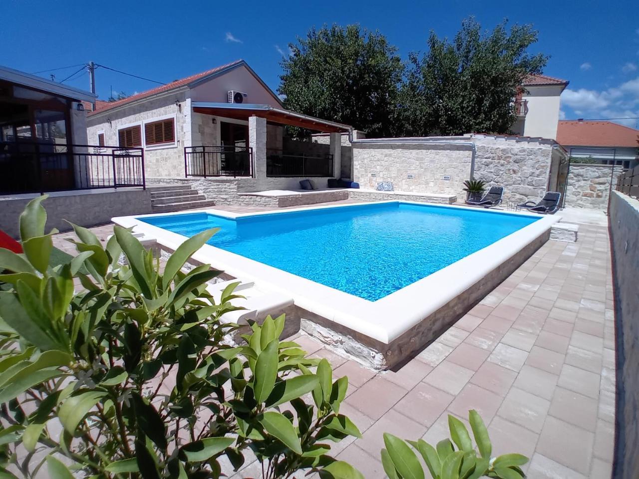 Villa Ika