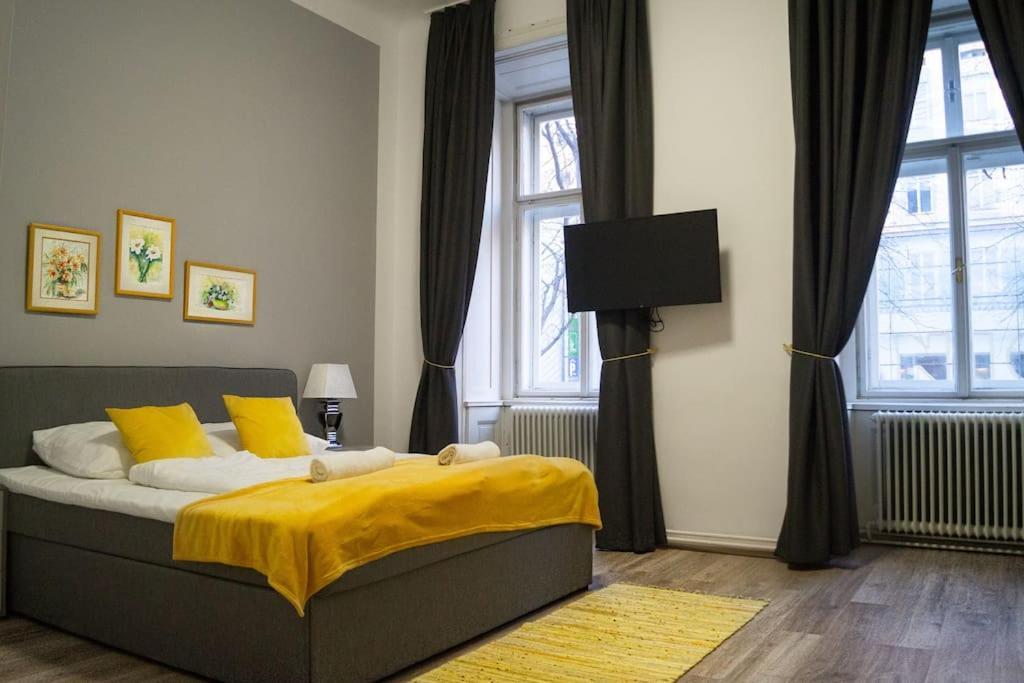 Quadrable King Room W/ Cityview Mariahilferstr F