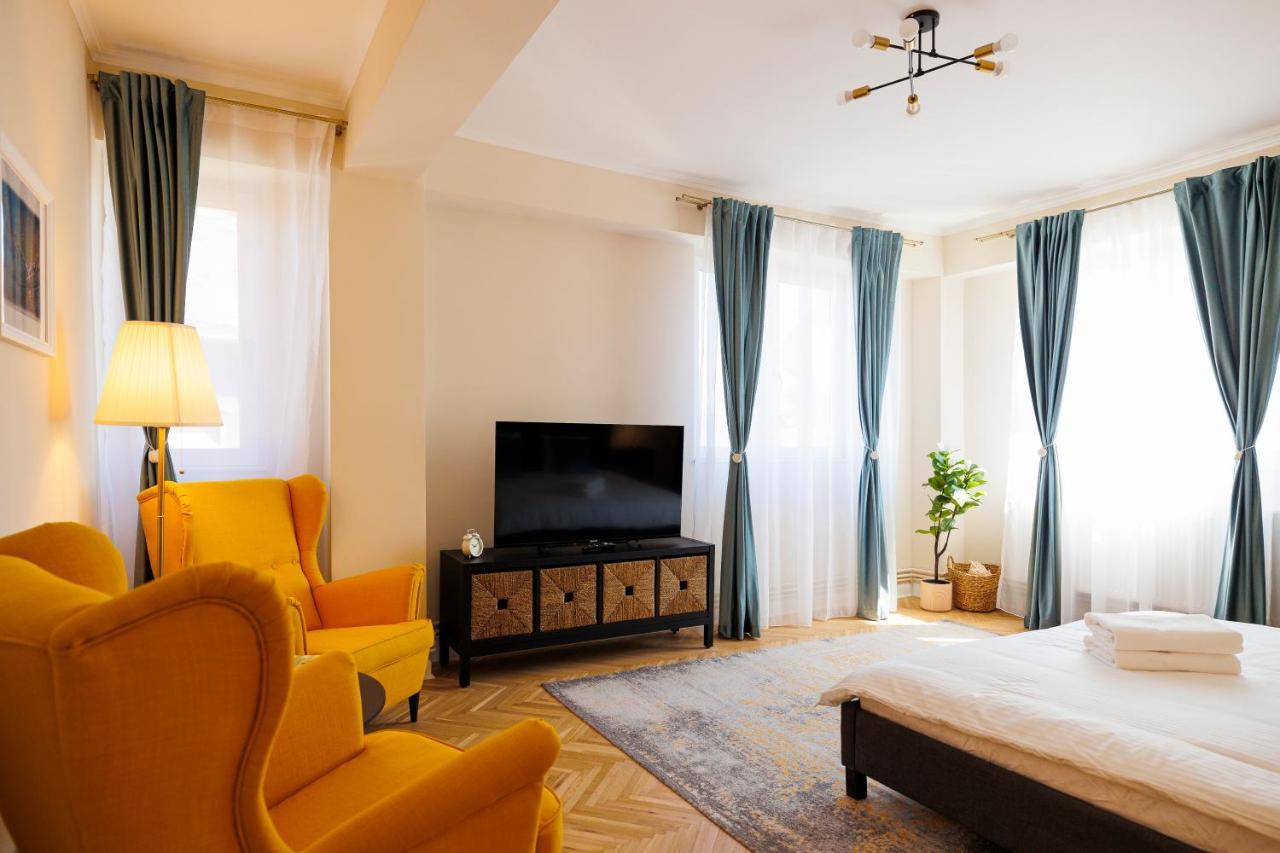 Stunning 2br Old City View