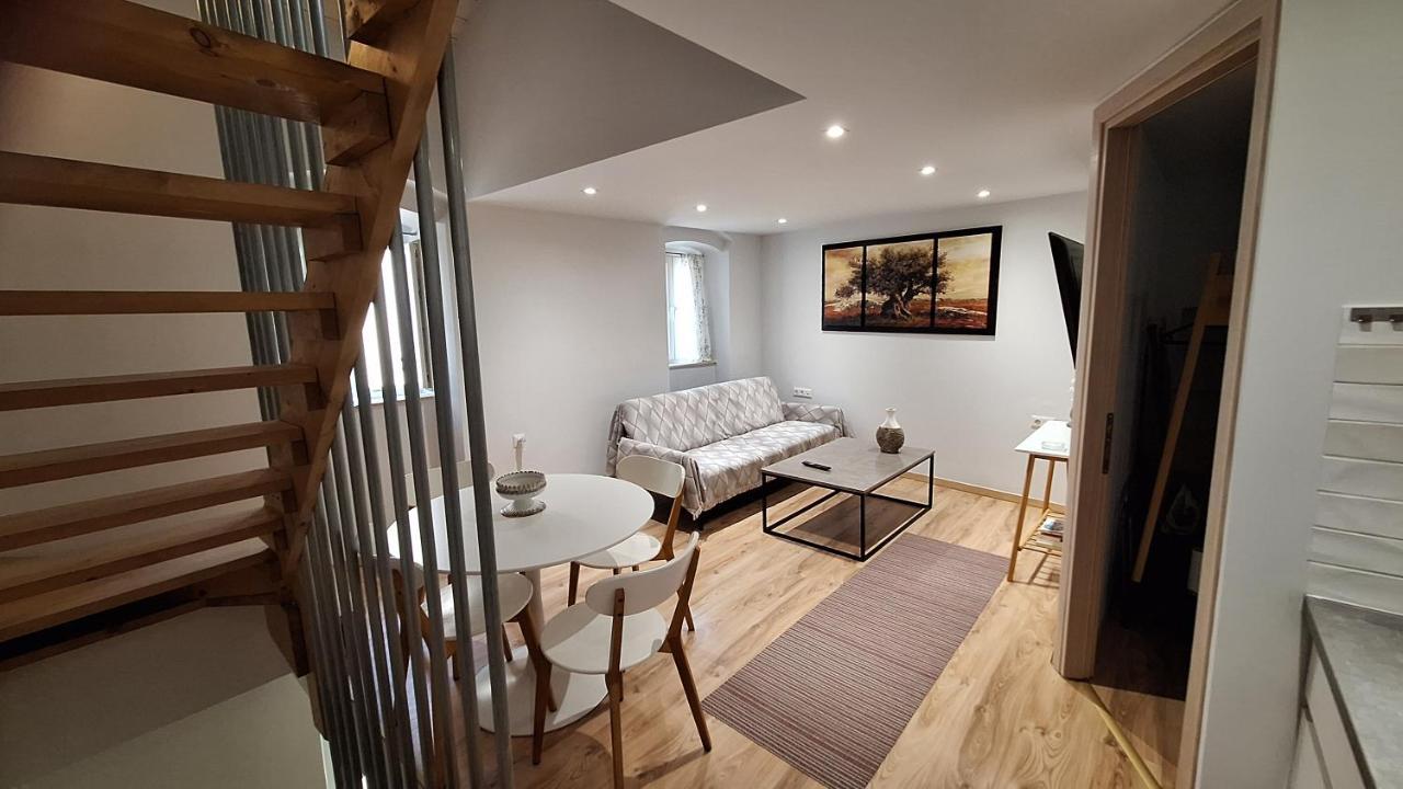 Fani's Old Town Apartment by Corfuescapes