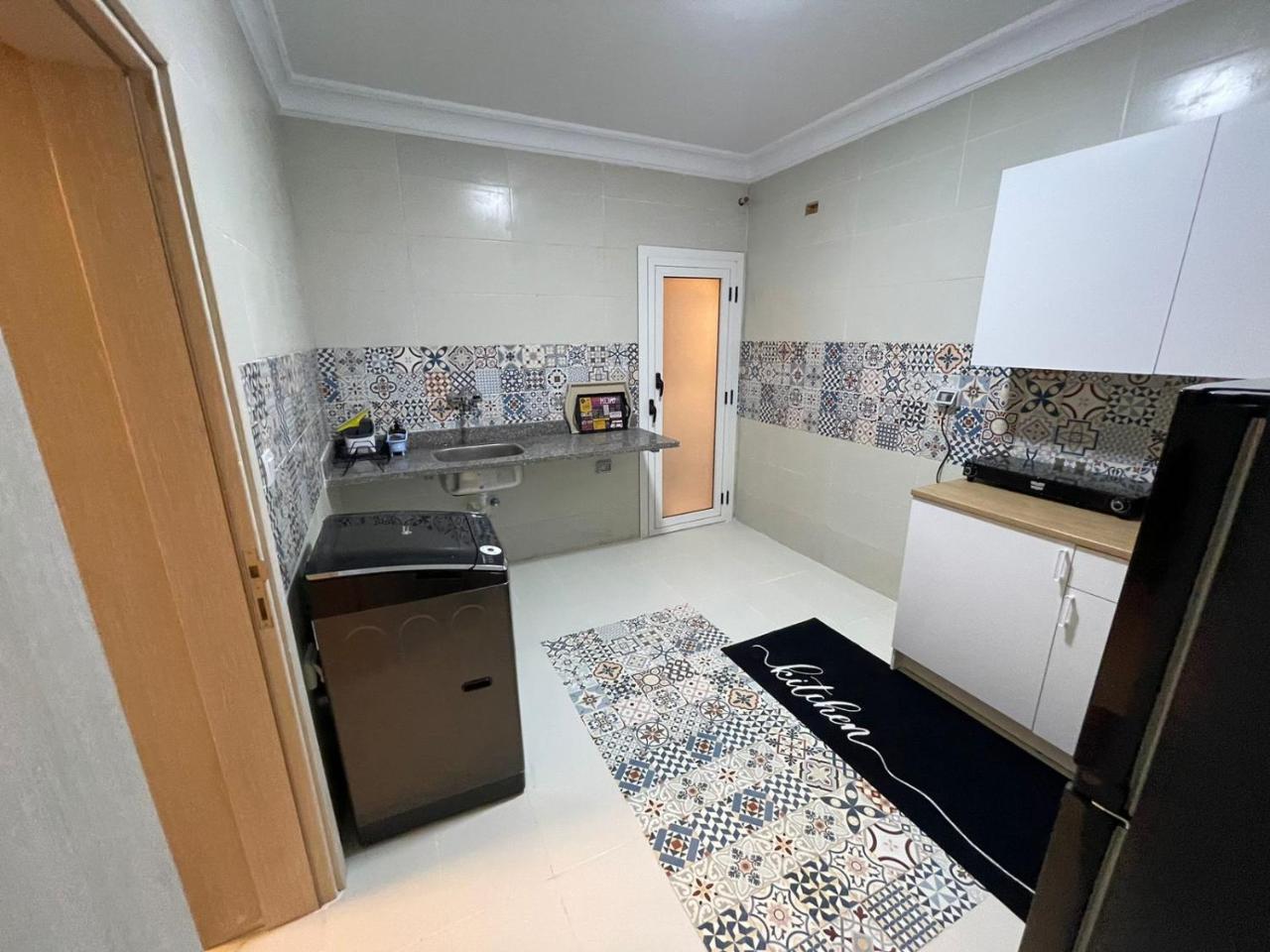 شقة فاخرة بالداون تاون العالمين الجديدة