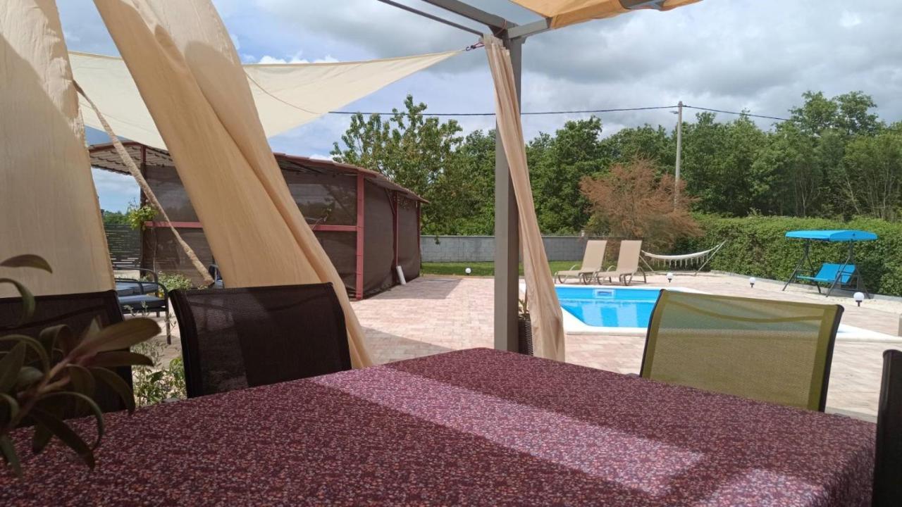 Green Oasis Near Barban A House With A Pool, Pet Frendly