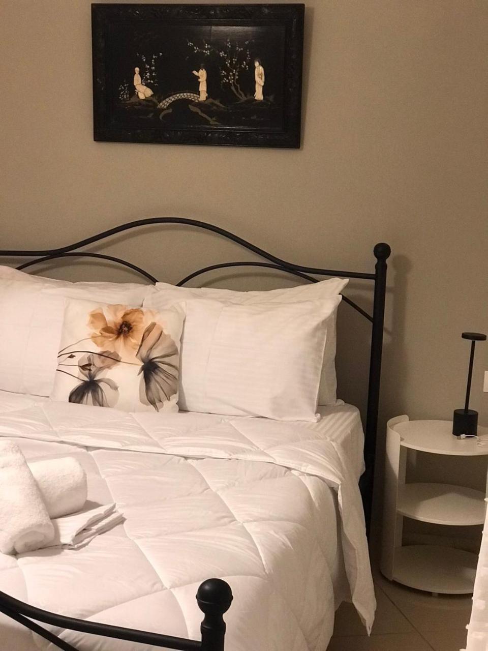 Cozy 4th Floor 2-spaced Apartment With Balcony