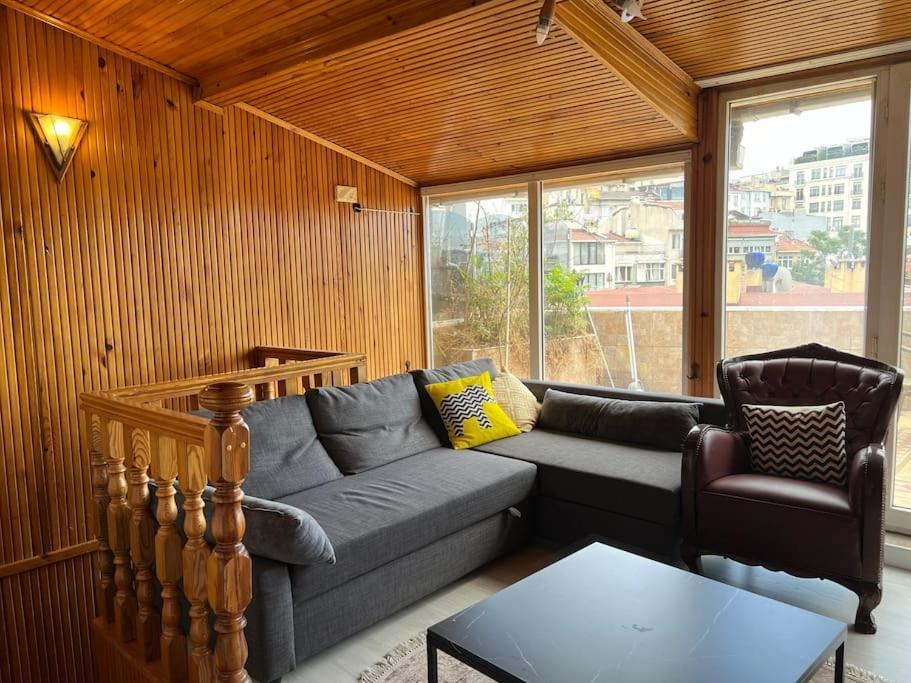 Wonder Homes Spacious Dublex, 5br, 2ba, Terrace