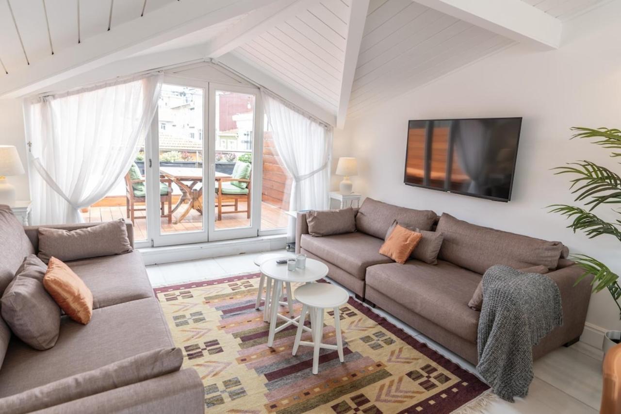 Stylish Duplex In Beyolu With Private Terrace