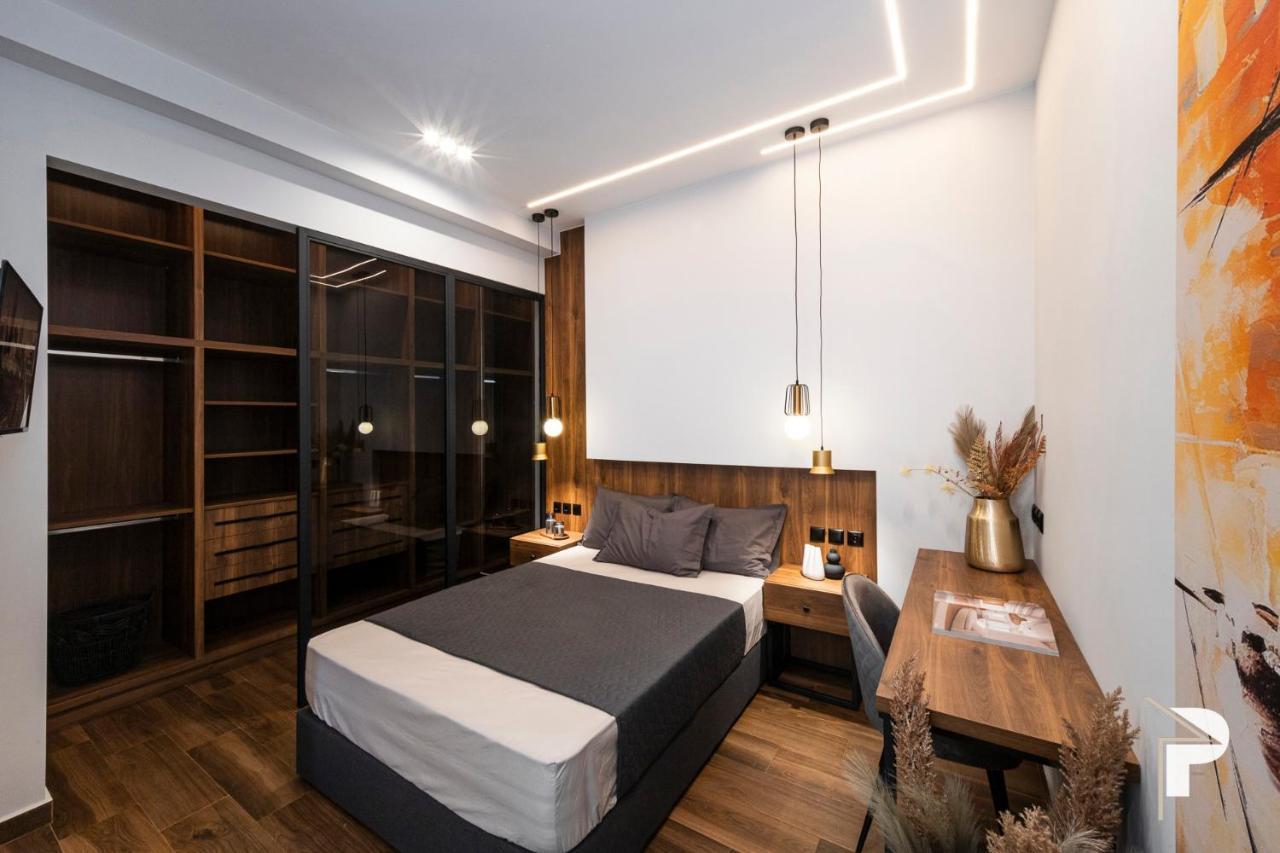 P Deluxe Suites 8