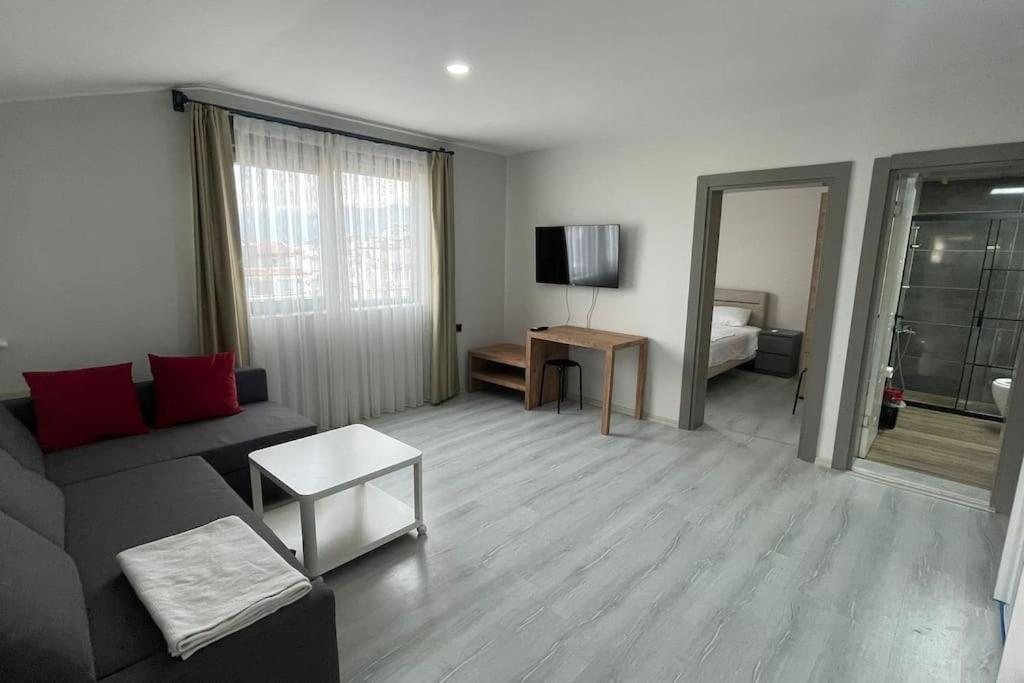 Lyra Homes Genis, Ferah, Denize Yakn