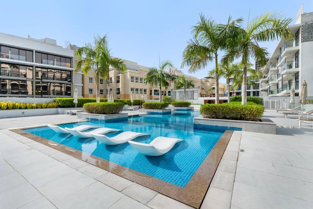 Waves Stylish 1br In Jvc With Balcony & Pool, Dubai