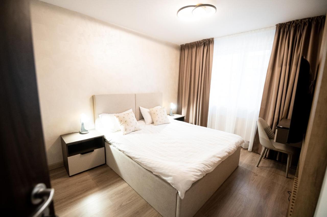 Mountain Retreat-modern 1br W/ Fireplace & Parking